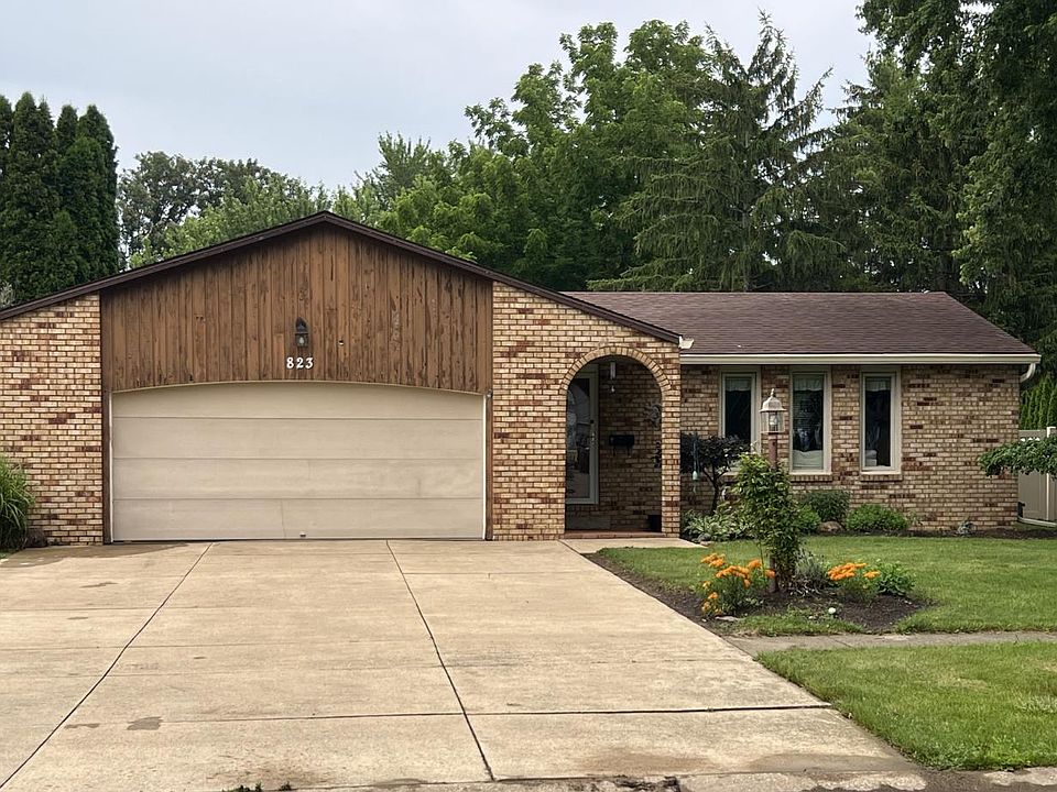 1st image of 823 Gloucester Dr