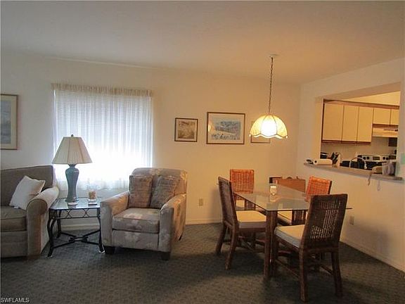 5th image of 221 Fox Glen Dr #104