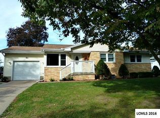 5 Tulip Dr, Lincoln, IL 62656