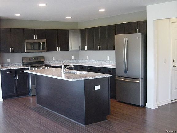 4th image of 846 Jennifer Ln