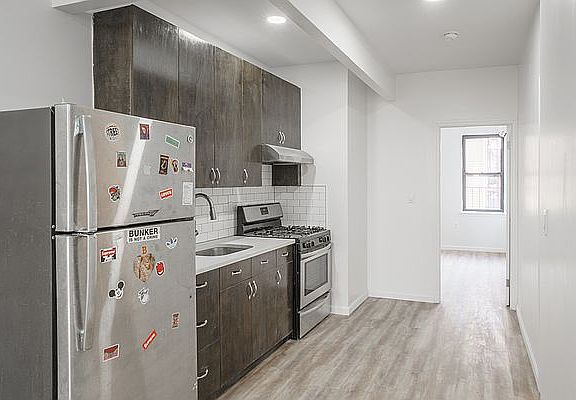 5th image of 15 Wilson Ave APT 2L