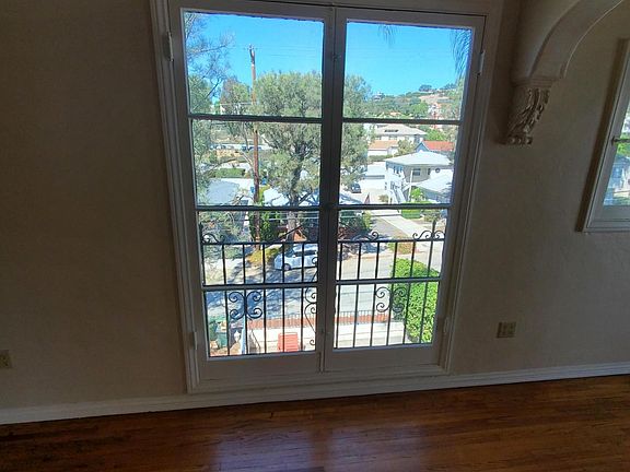 You can open these large windows and take in the breeze