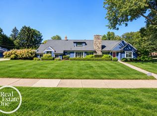 155 Lothrop Rd, Grosse Pointe Farms, MI 48236
