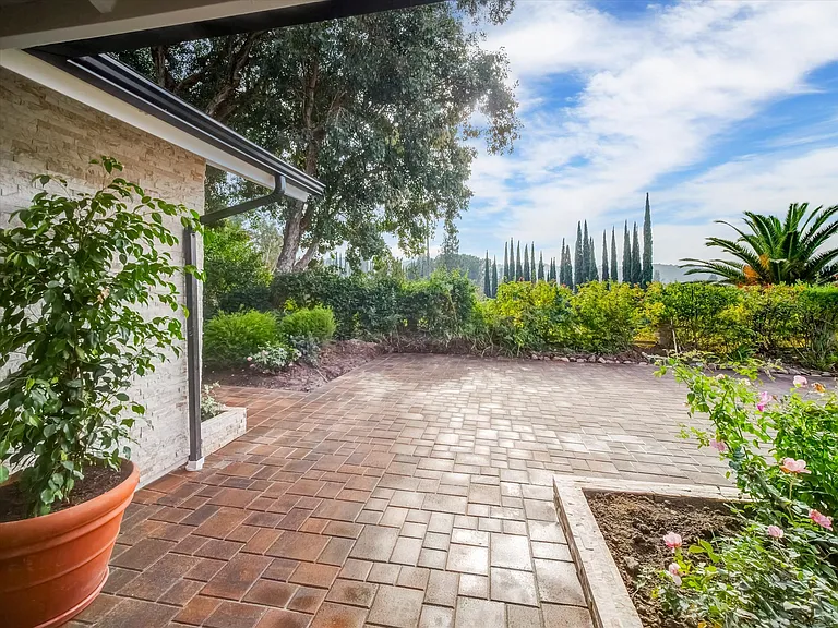 4732 Del Moreno Dr — Photo 58