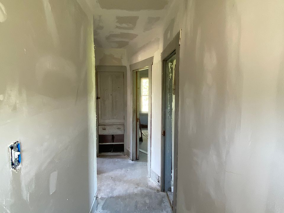 2nd image of 10637 E Vernor Hwy