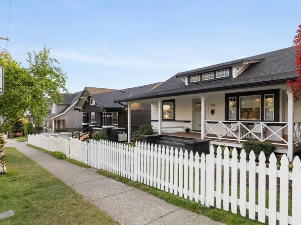 745 Saint Andrews Ave #737, North Vancouver, BC V7L 3L1