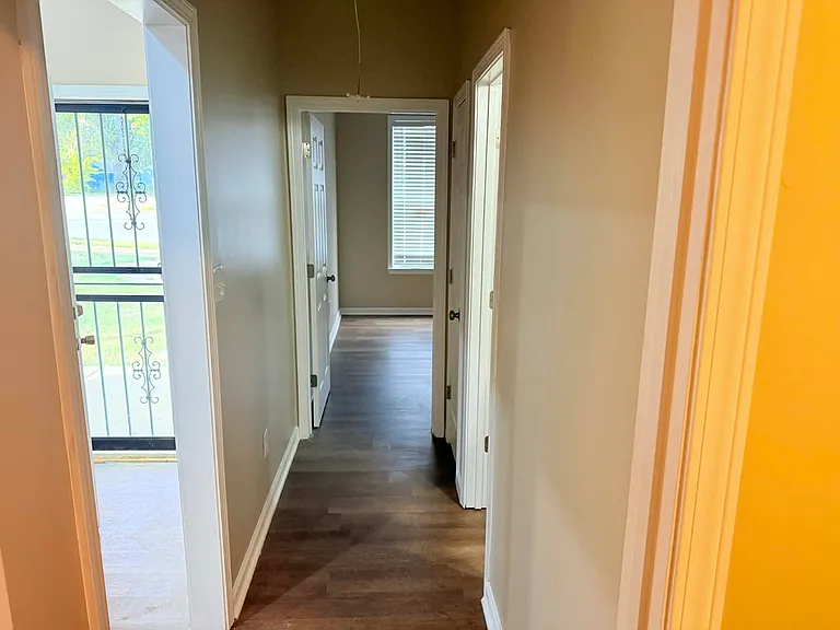 719 Marsh Ave — Photo 5