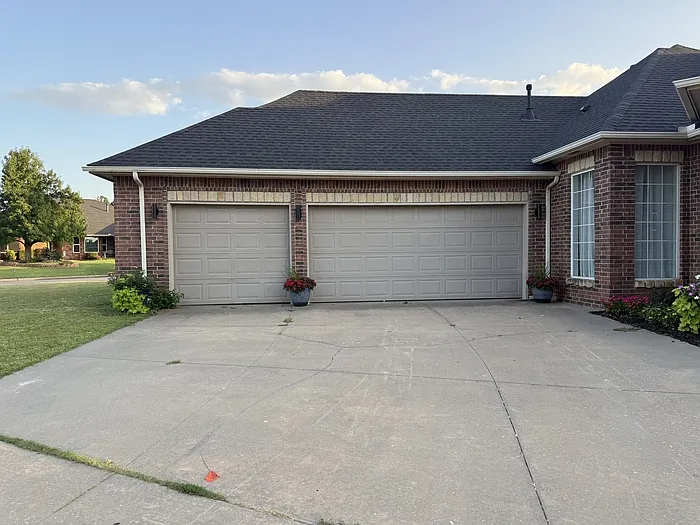 11601 Hackney Ln — Photo 2