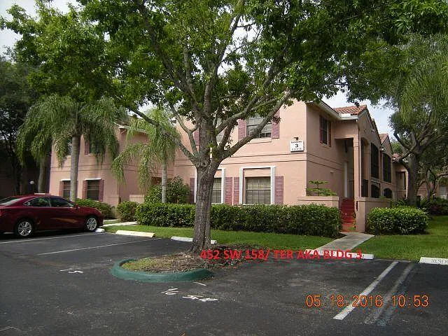 3 bed, 2.0 bath, 1239 sqft, $3,000 — Photo 2