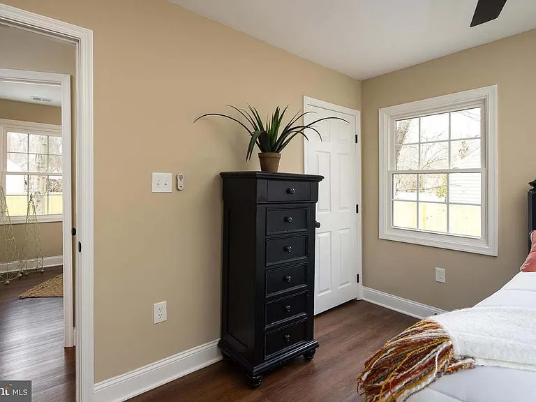 6684 Barrett Rd — Photo 16
