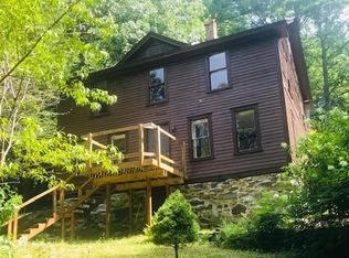 2 Grandview Ave, Huntington, MA 01050