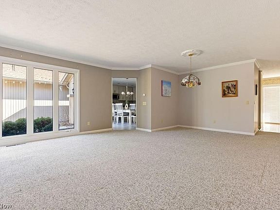3rd image of 22146 Meadownorth Ct