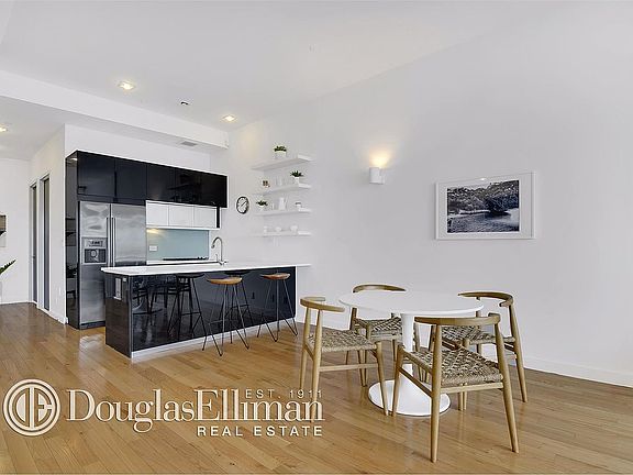 3rd image of 916 Pacific St #301