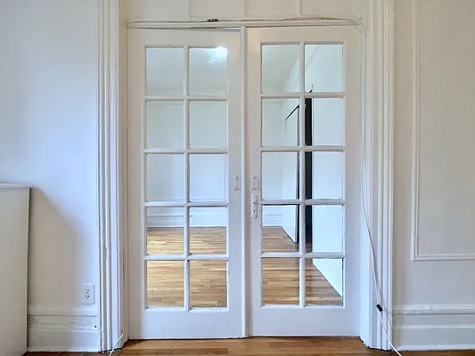 Rented by Sovereign Associates | media 32