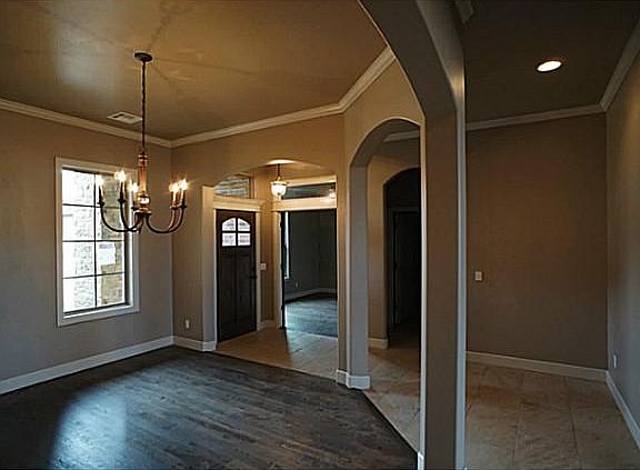 5th image of 1012 Samantha Ln