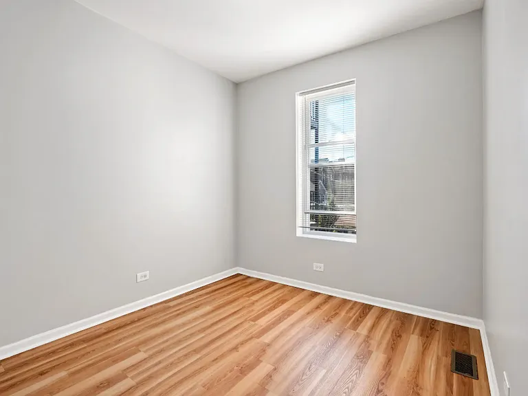 1812 S Throop St #1R — Photo 14