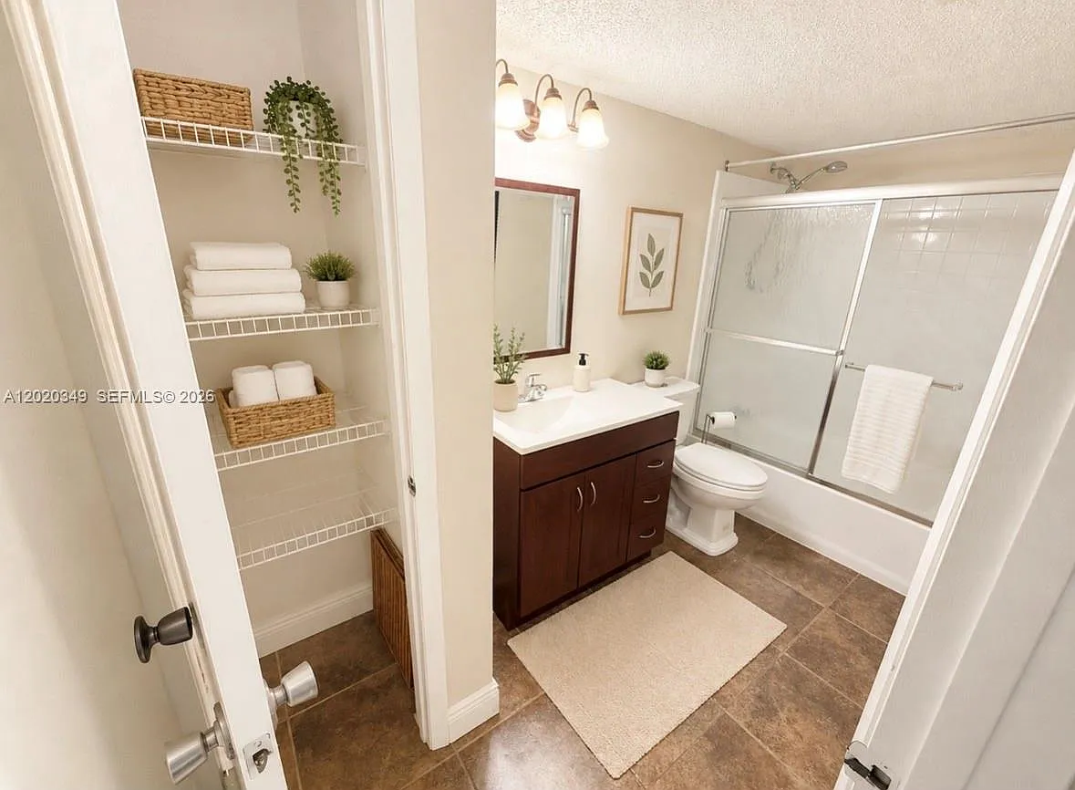 Biscayne Beach Club Condo — Photo 4