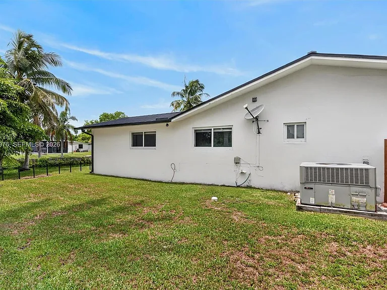 16840 SW 87th Ave — Photo 7