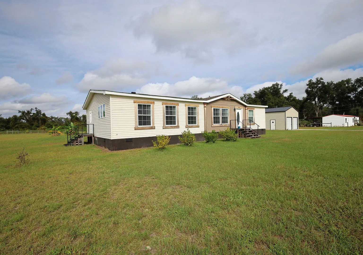 596 S Hwy 135 — Photo 2
