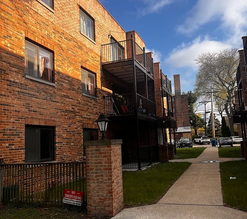 1st image of 1915 W Granville Ave APT 302