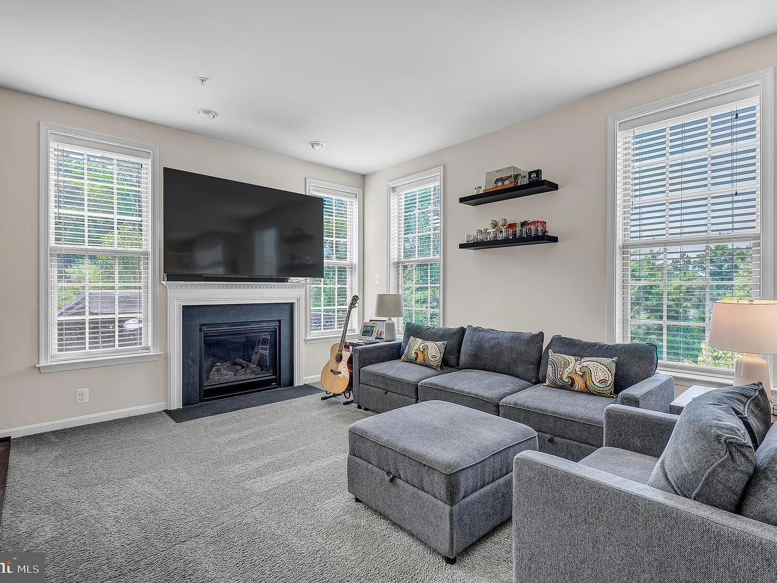 4 bed, 3.5 bath, 2900 sqft, $4,500 — Photo 2