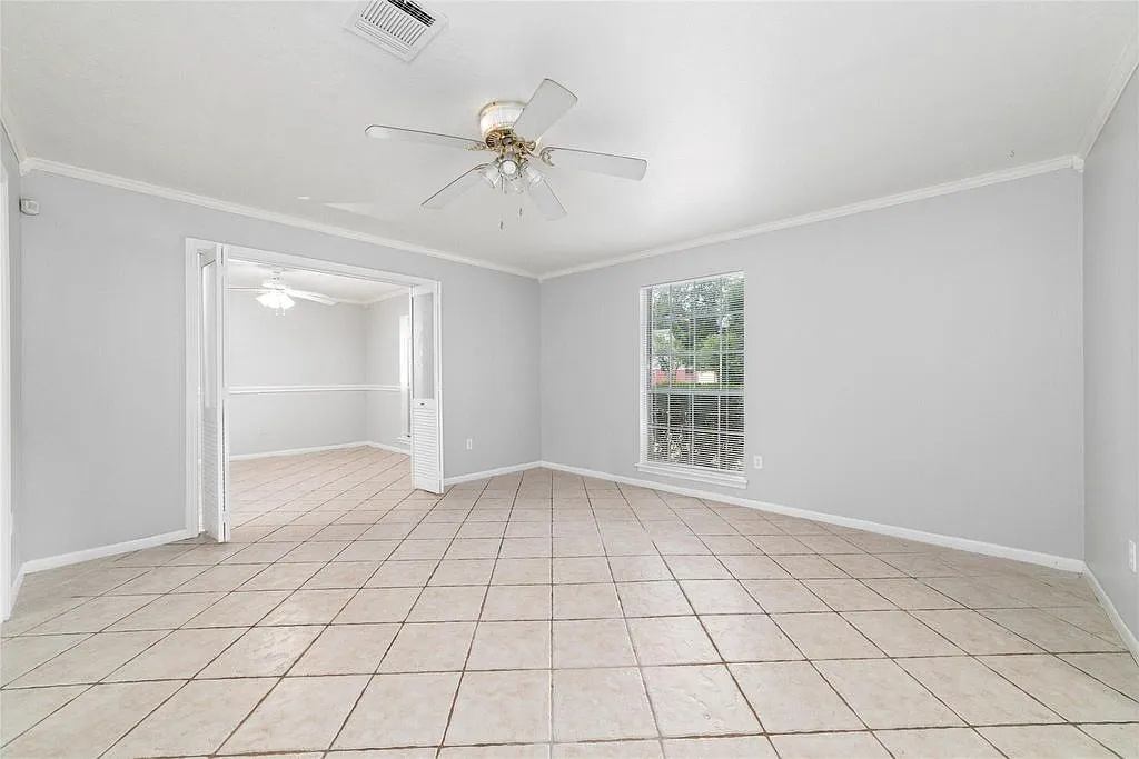 4 bed, 2200 sqft, $2,400 — Photo 4