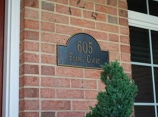 605 Flame Ct, Effingham, IL 62401