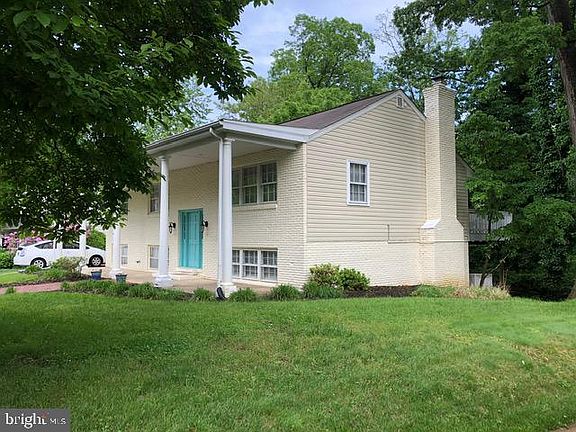 2nd image of 1909 Sleepy Hollow Ln