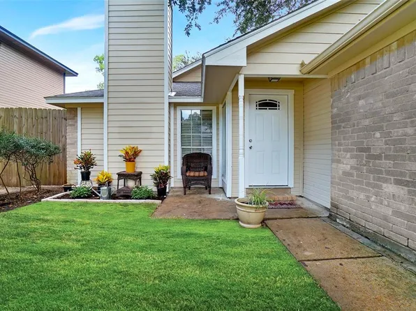 19410 Lake Hollow Ln, Houston, TX 77084