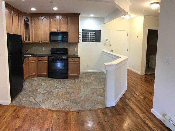 2nd image of 2916 Newtown Ave APT 2F