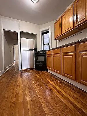 3rd image of 405 W 49th St APT 5W