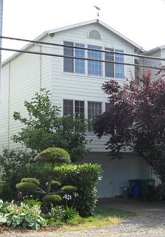 Townhouse Overlooking Columbia River