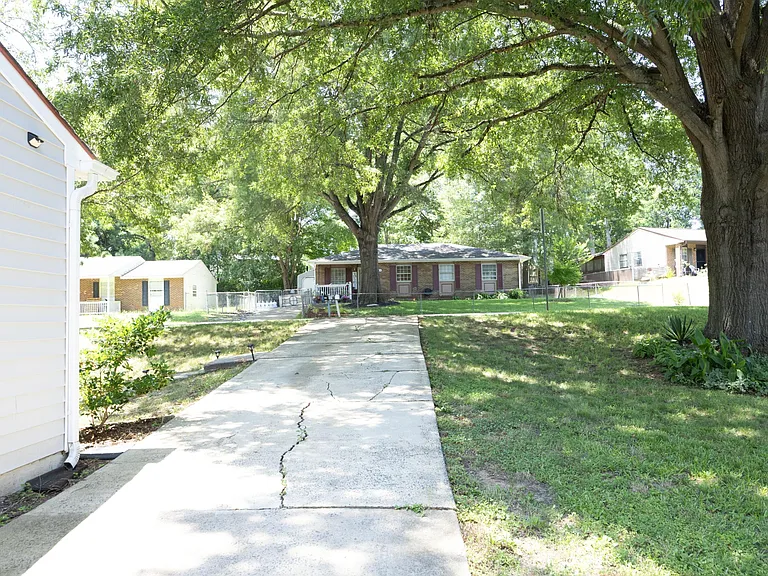 3017 Wedgedale Ave — Photo 4