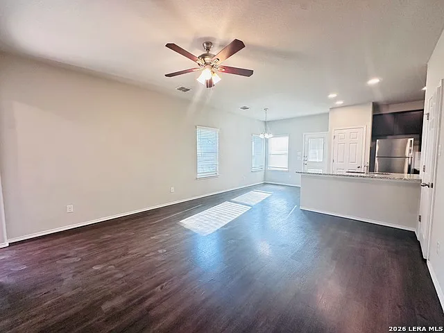 3 bed, 2.5 bath, 2562 sqft, $1,450 — Photo 3