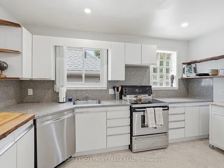 95 E 18th St #1 — Photo 15