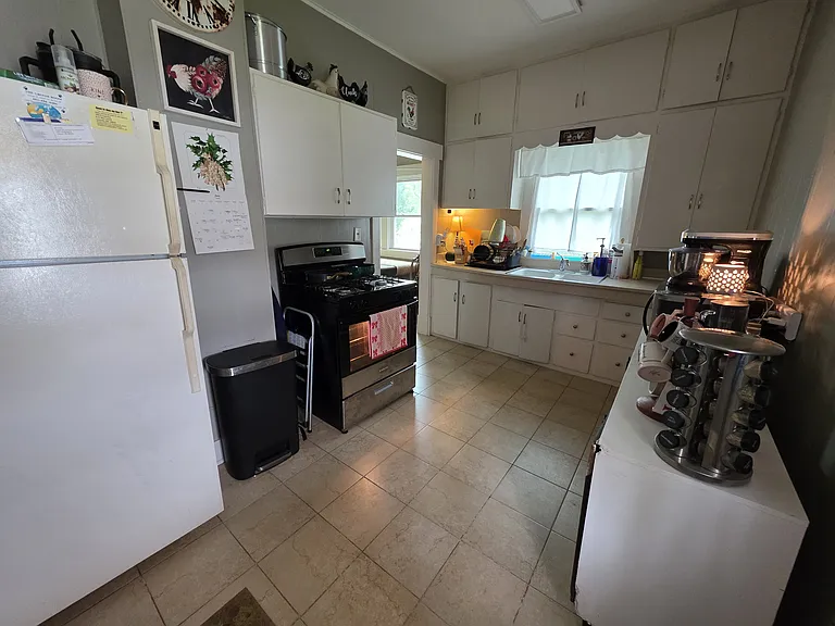 2301 Holdrege St — Photo 8