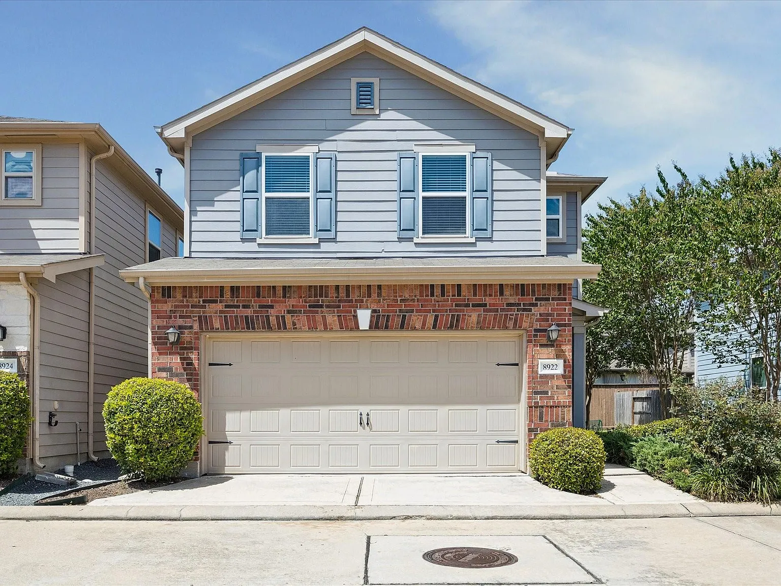3 bed, 2.5 bath, 2147 sqft, $2,595 — Photo 1