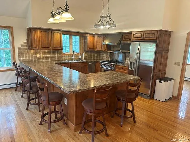 4 bed, 2.5 bath, 4054 sqft, $3,900 — Photo 4