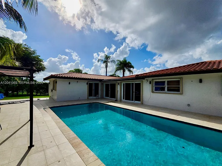 16641 Royal Poinciana Dr — Photo 35