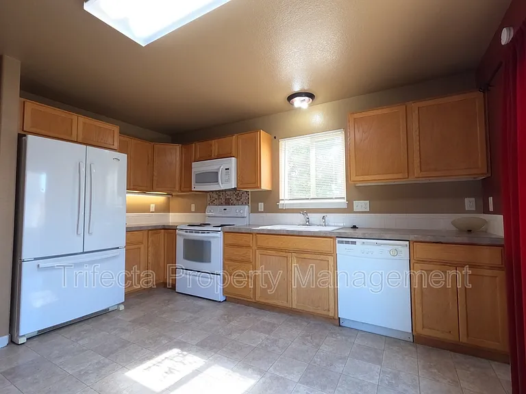 3627 Glenbarr Ct — Photo 4