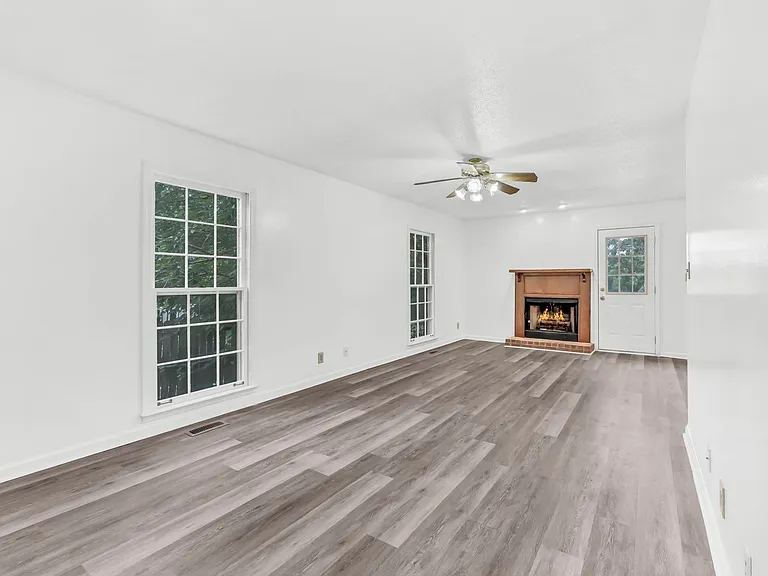 522 Eysian Rd — Photo 2