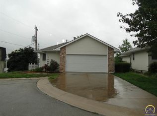 1400 SW Woodhull Ct, Topeka, KS 66604