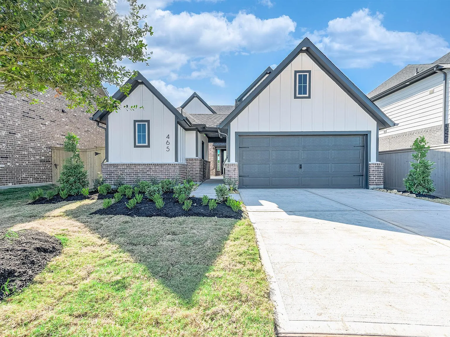 5 bed, 4.5 bath, $3,900 — Photo 1
