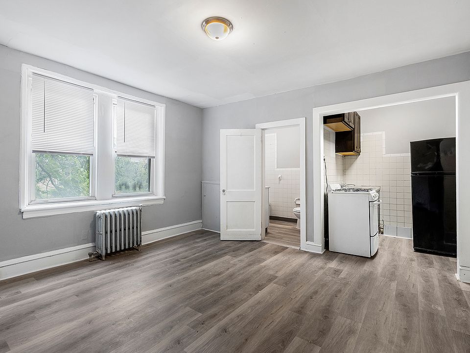 Living/Kitchen Area