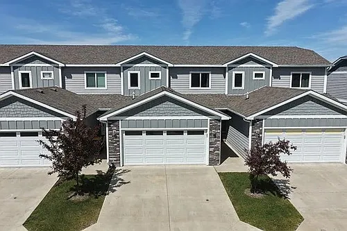 236 NW Greenwood Pl — Photo 1