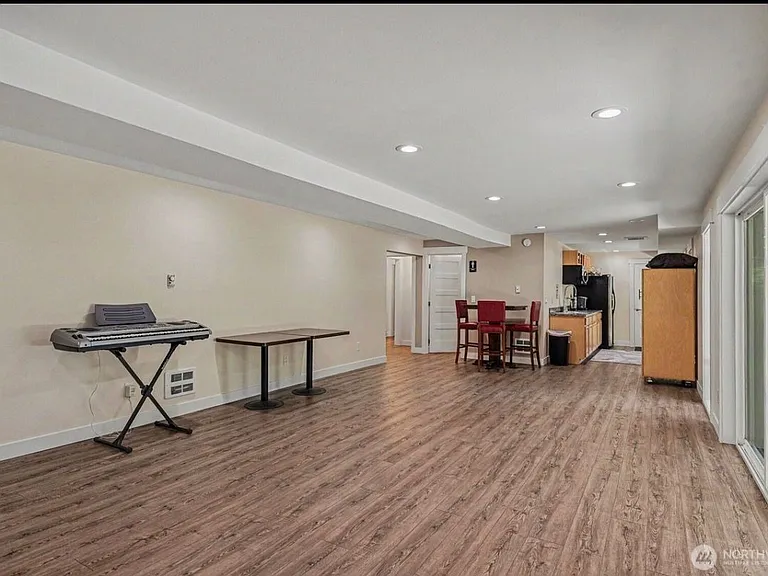 9905 NE 124th St — Photo 13