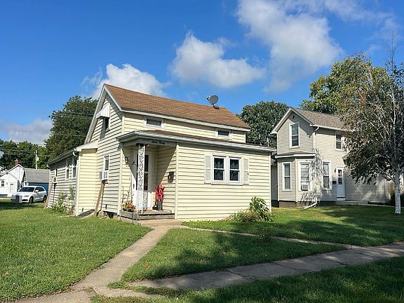 3rd image of 720 N Pleasant St
