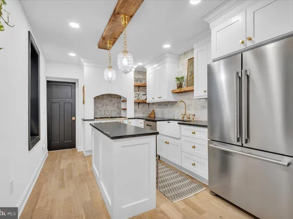 858 Perkiomen St, Philadelphia, PA 19130