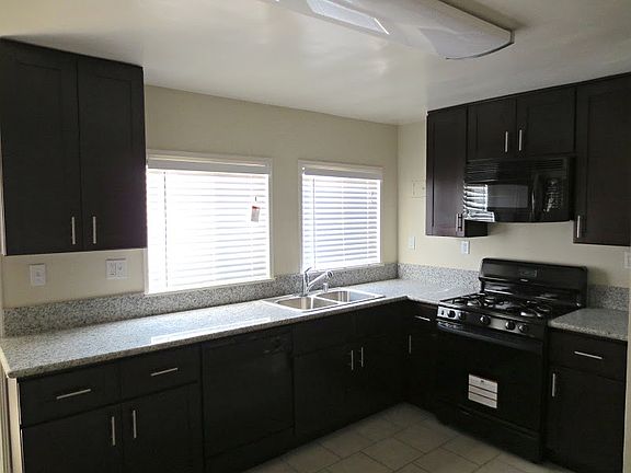 4th image of 114 E Evergreen Ave