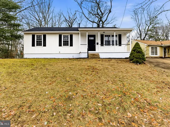 16 E Woodburn Ave, Pine Hill, NJ 08021